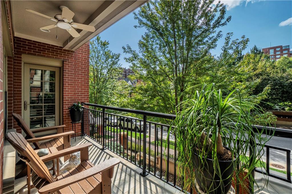 4937 Wyandotte Street Unit: 200