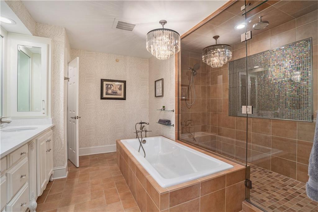 4937 Wyandotte Street Unit: 200