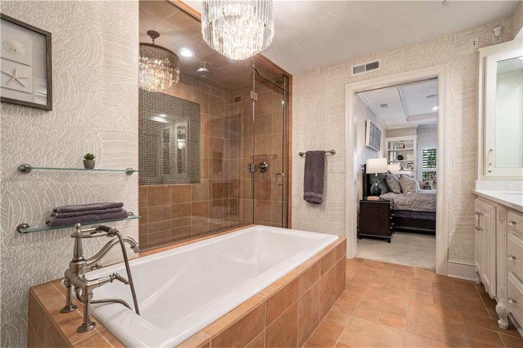 4937 Wyandotte Street Unit: 200