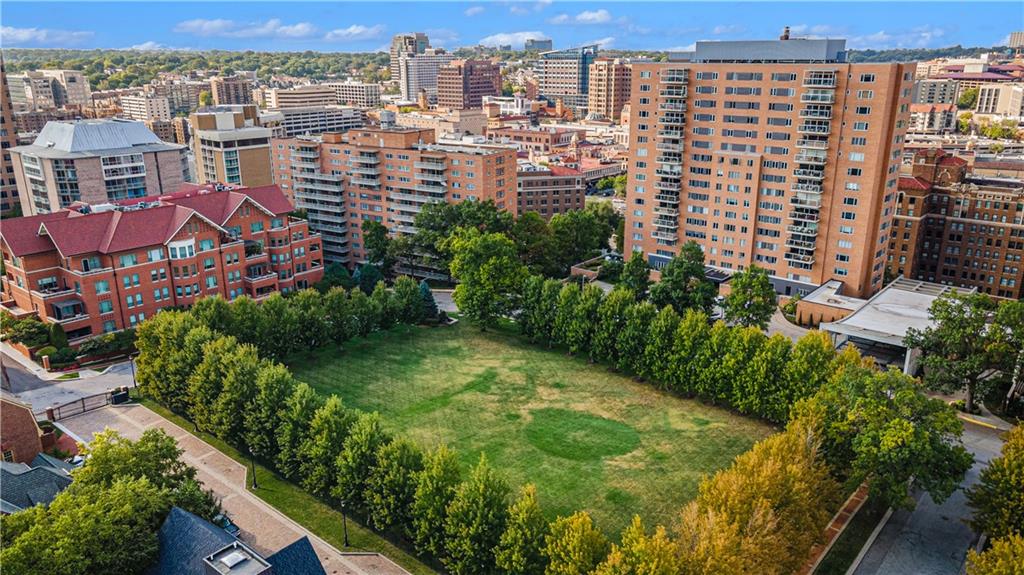 4937 Wyandotte Street Unit: 200