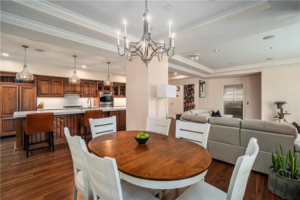 4937 Wyandotte Street Unit: 200