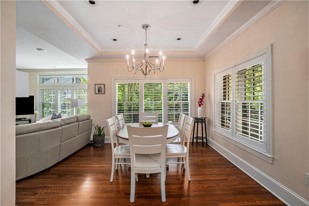 4937 Wyandotte Street Unit: 200