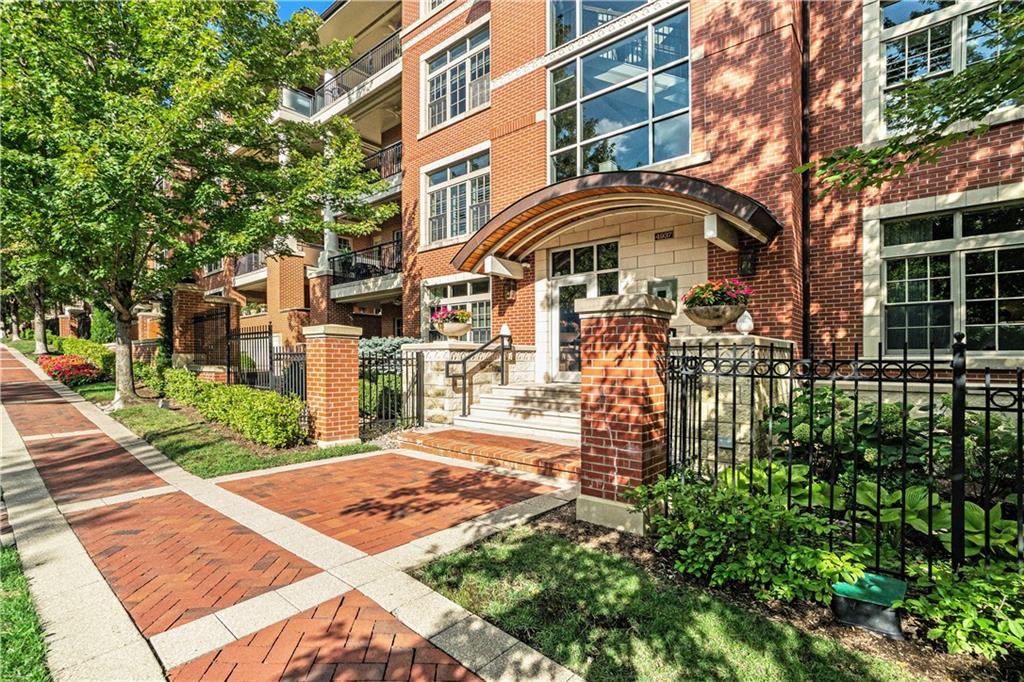 4937 Wyandotte Street Unit: 200