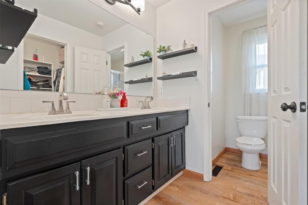 9004 W 127th Terrace