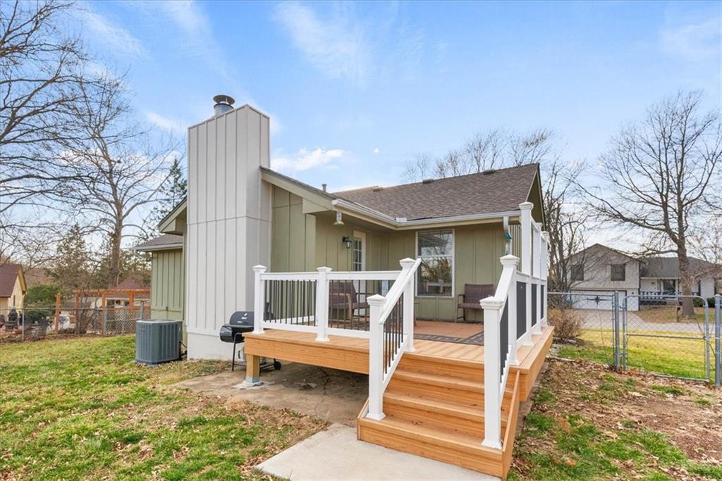 1609 NE Ridgeview Drive