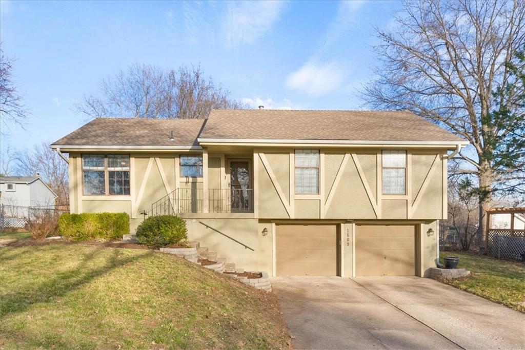 1609 NE Ridgeview Drive