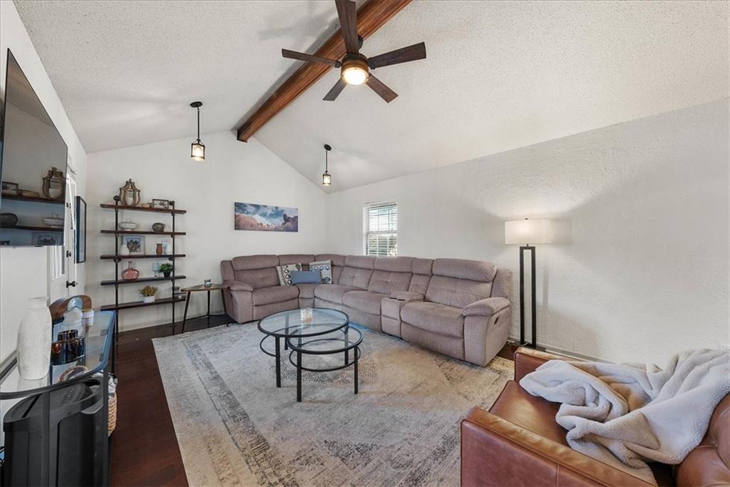 1609 NE Ridgeview Drive