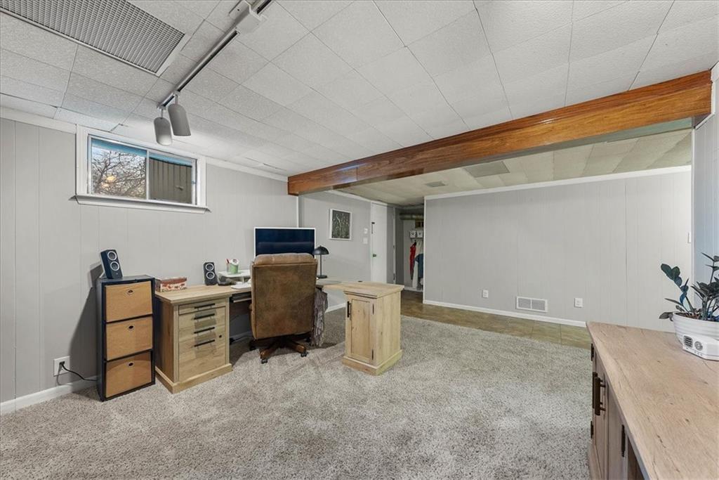 1609 NE Ridgeview Drive