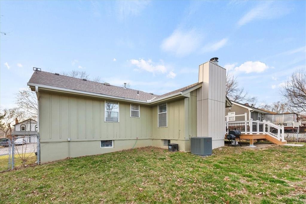 1609 NE Ridgeview Drive