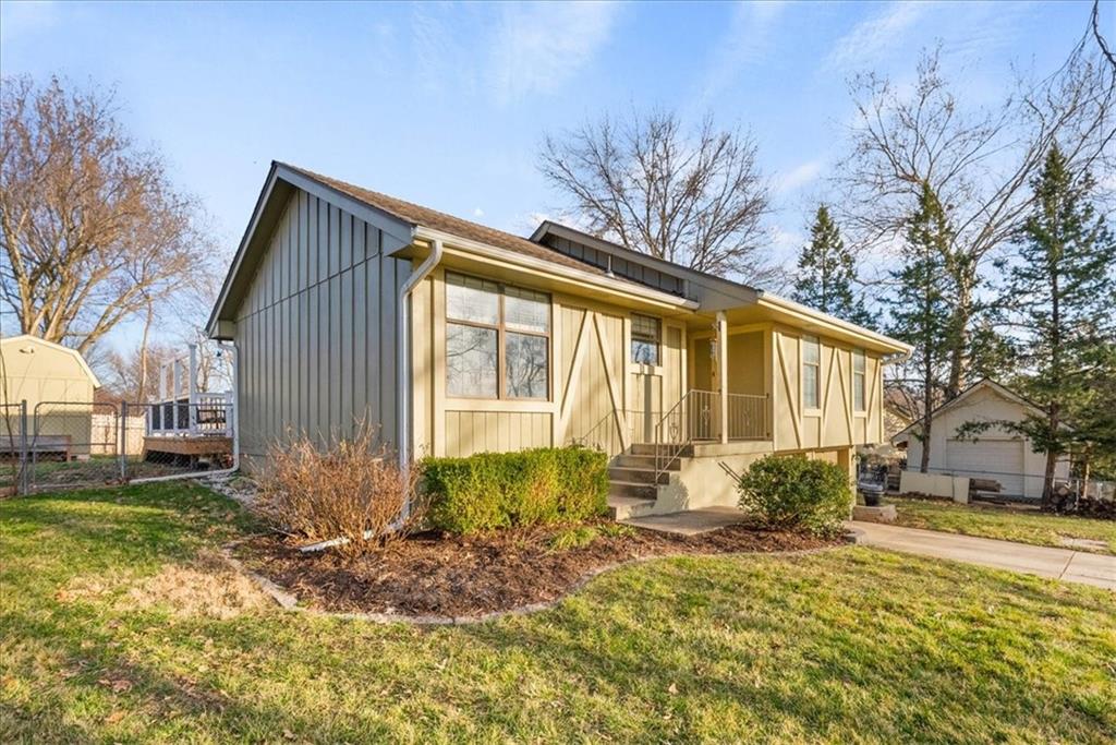 1609 NE Ridgeview Drive