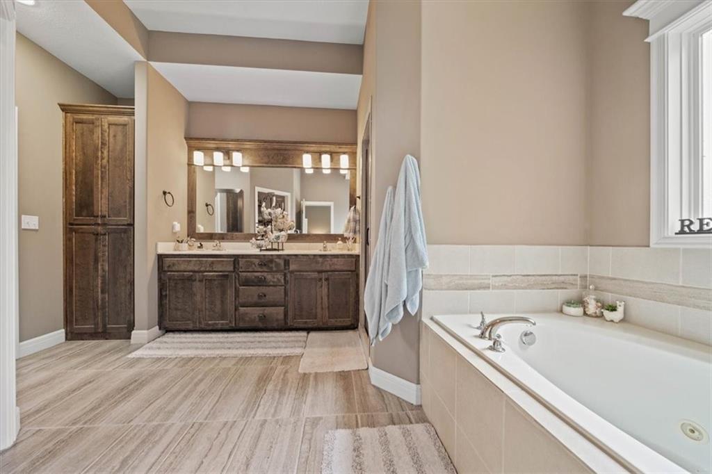 908 SE Forest Ridge Court