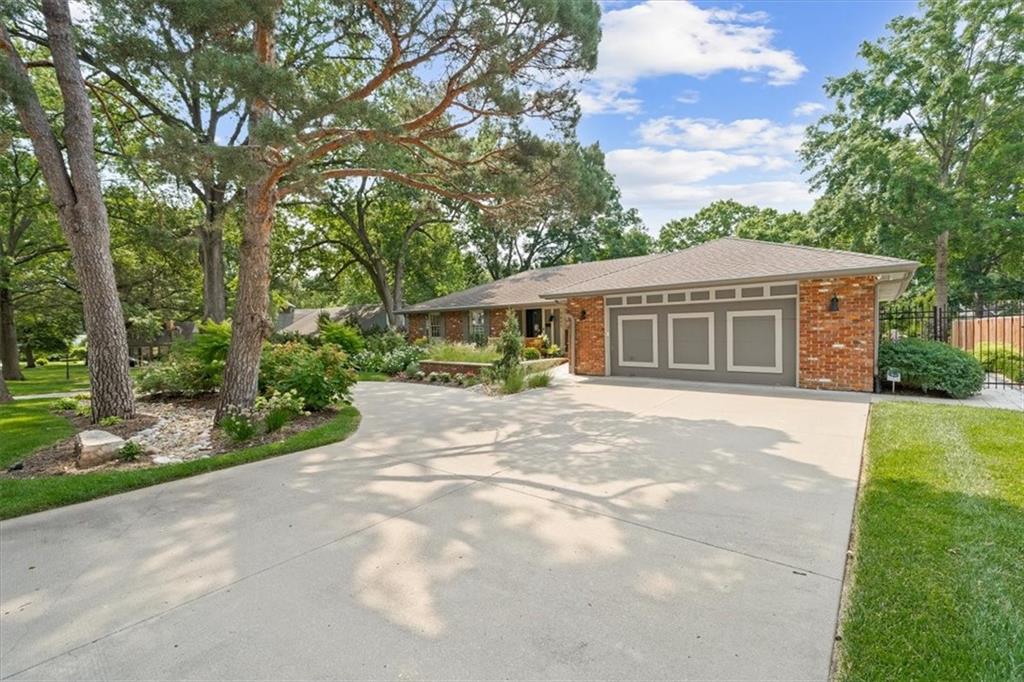 2605 Somerset Drive
