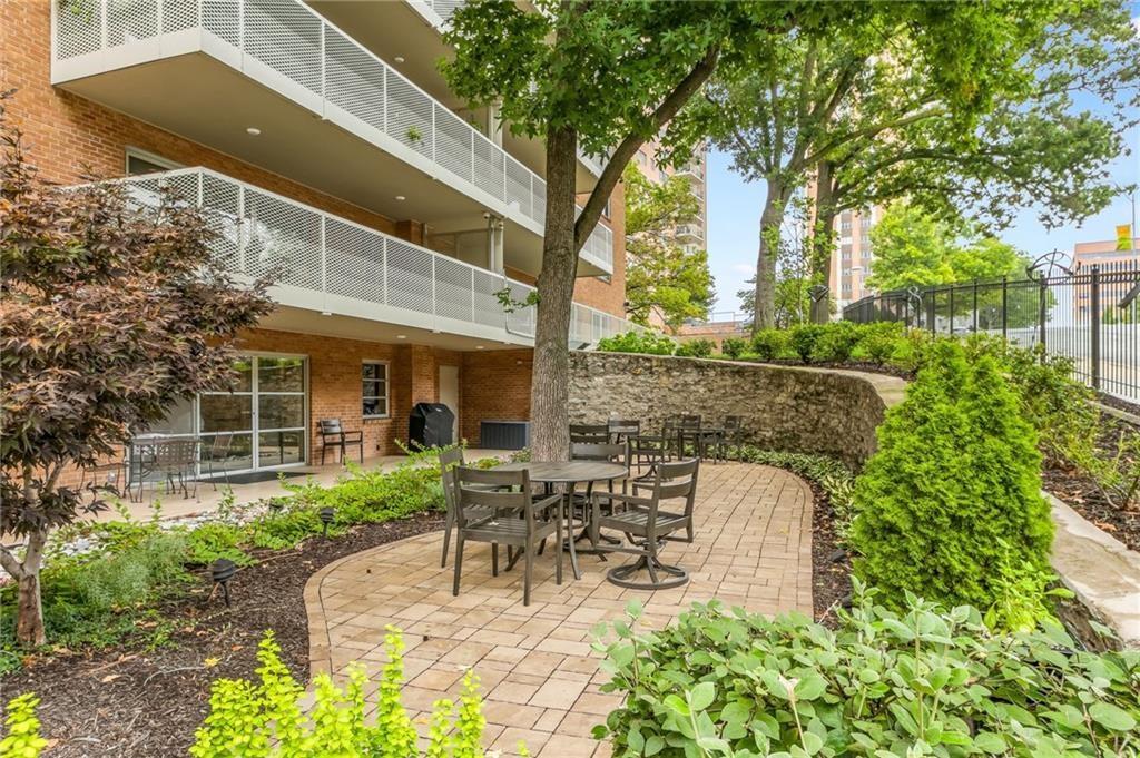 310 W 49th Street Unit: 703