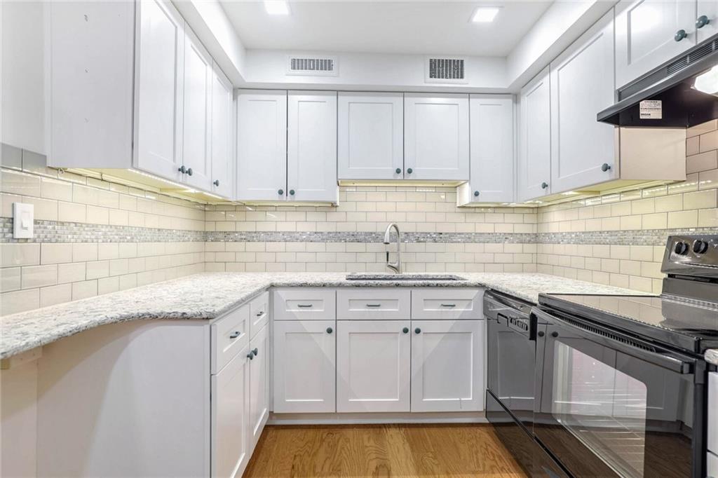310 W 49th Street Unit: 703
