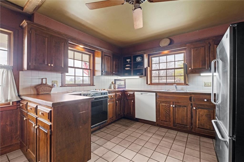 12 NW Greentree Lane