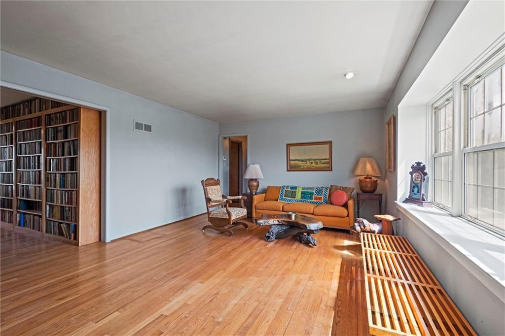 12 NW Greentree Lane