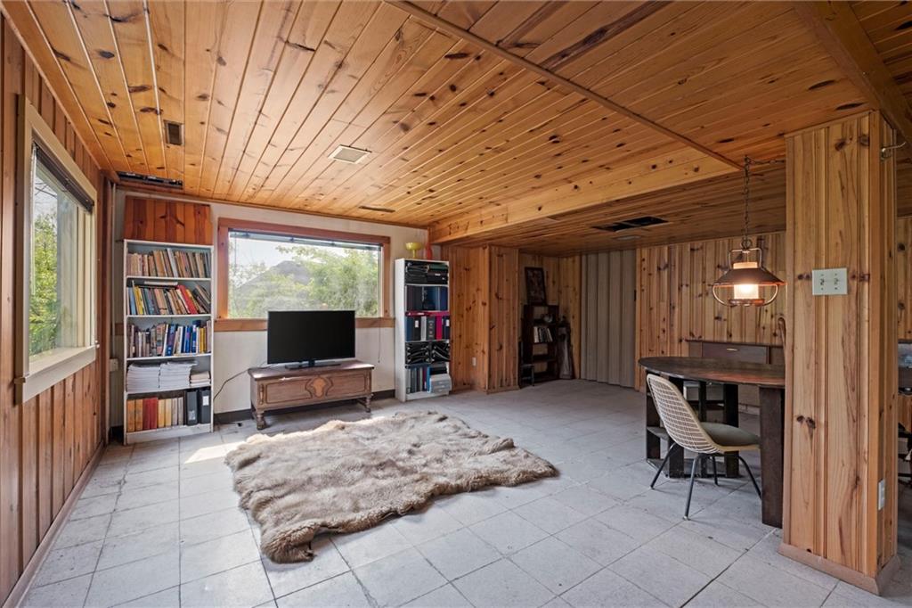 12 NW Greentree Lane