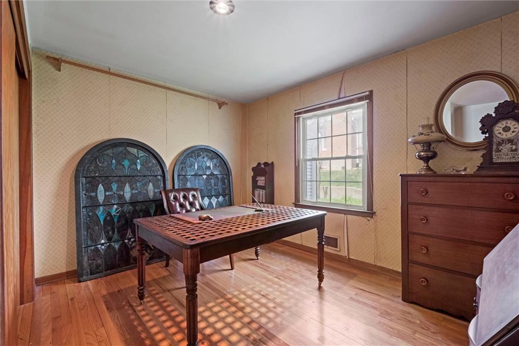 12 NW Greentree Lane