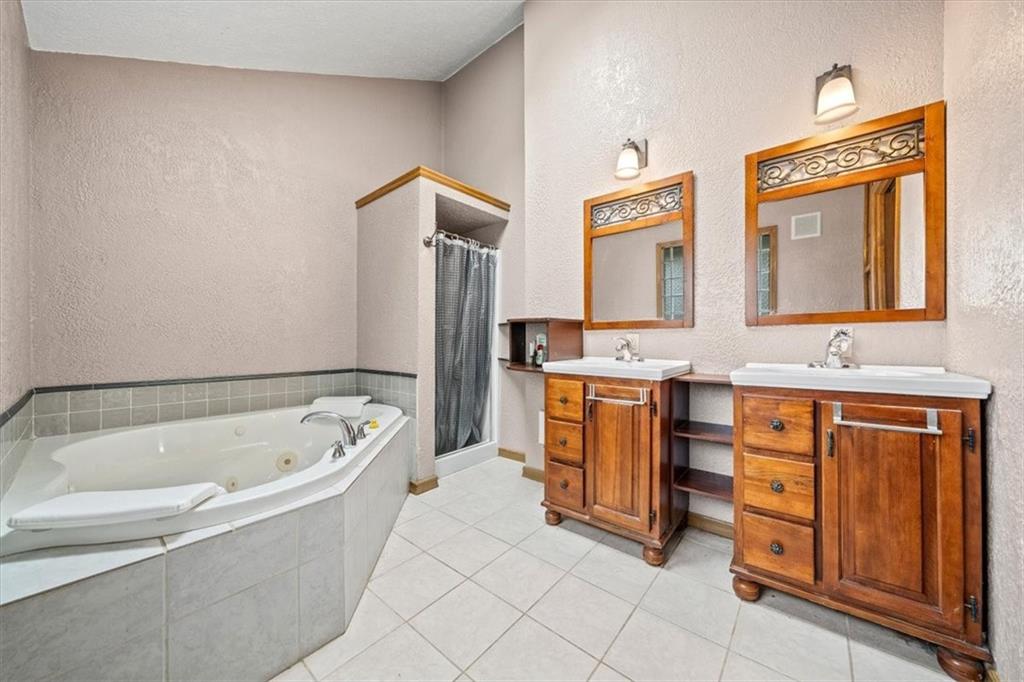 1208 SW Horizon Drive