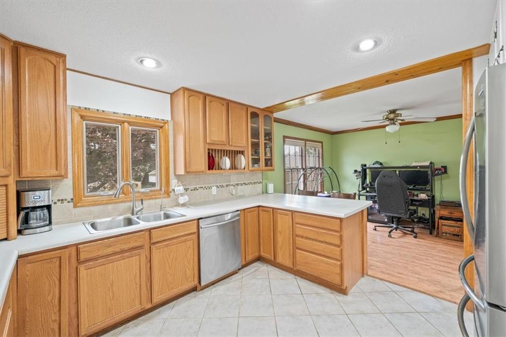 1208 SW Horizon Drive