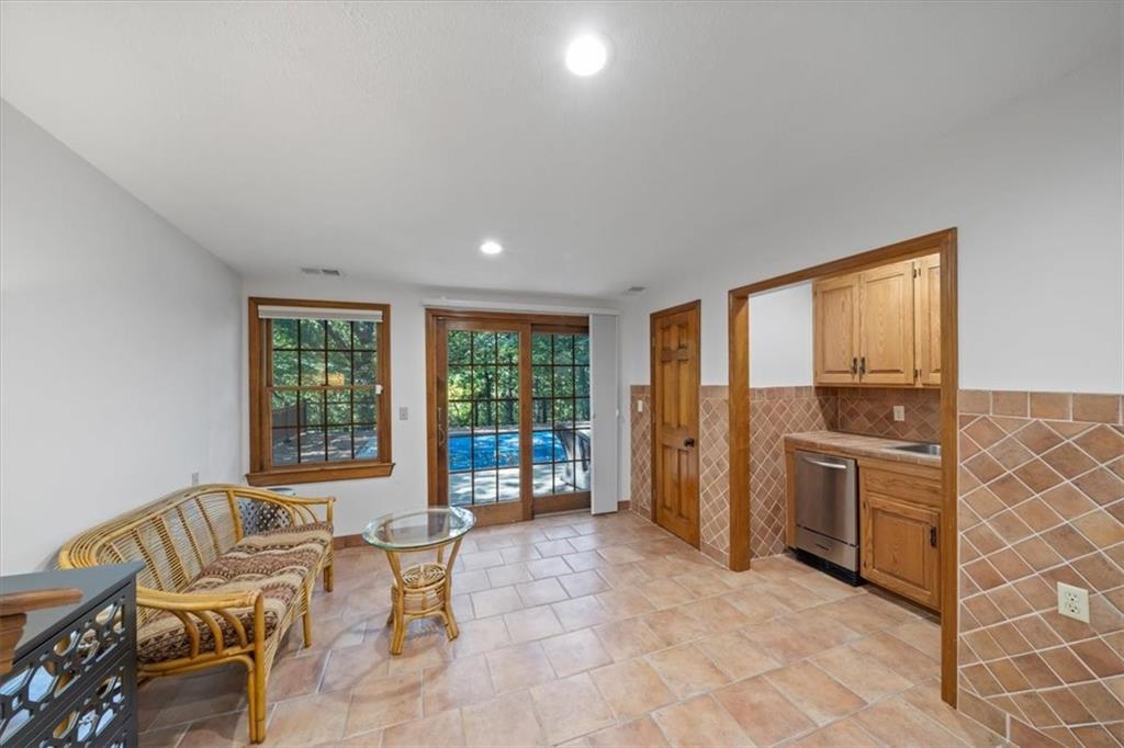 4710 Monrovia Street