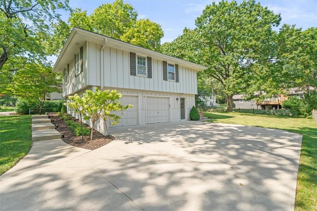 8101 Rosewood Drive