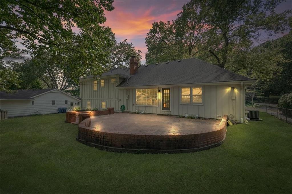 8101 Rosewood Drive