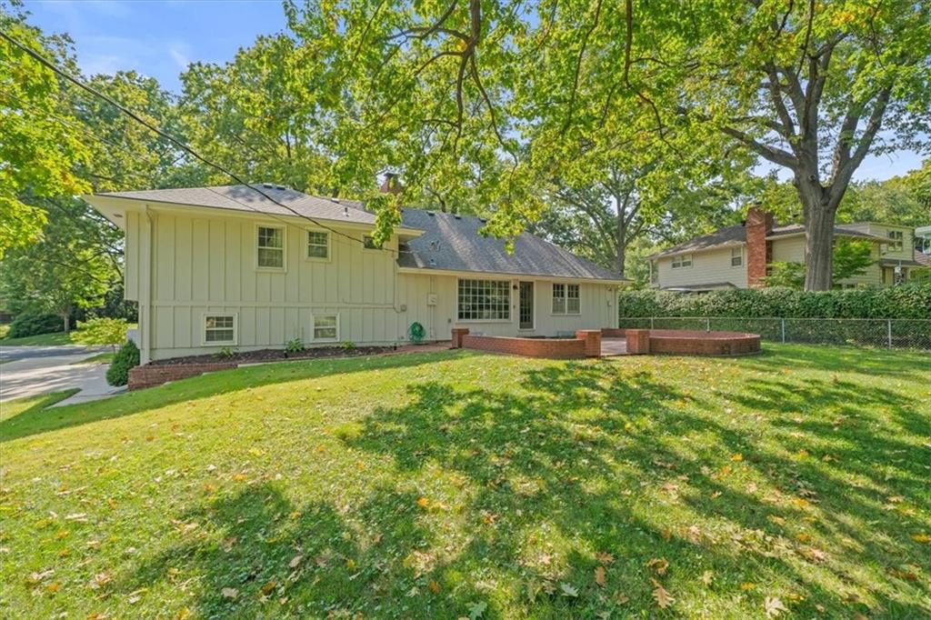 8101 Rosewood Drive