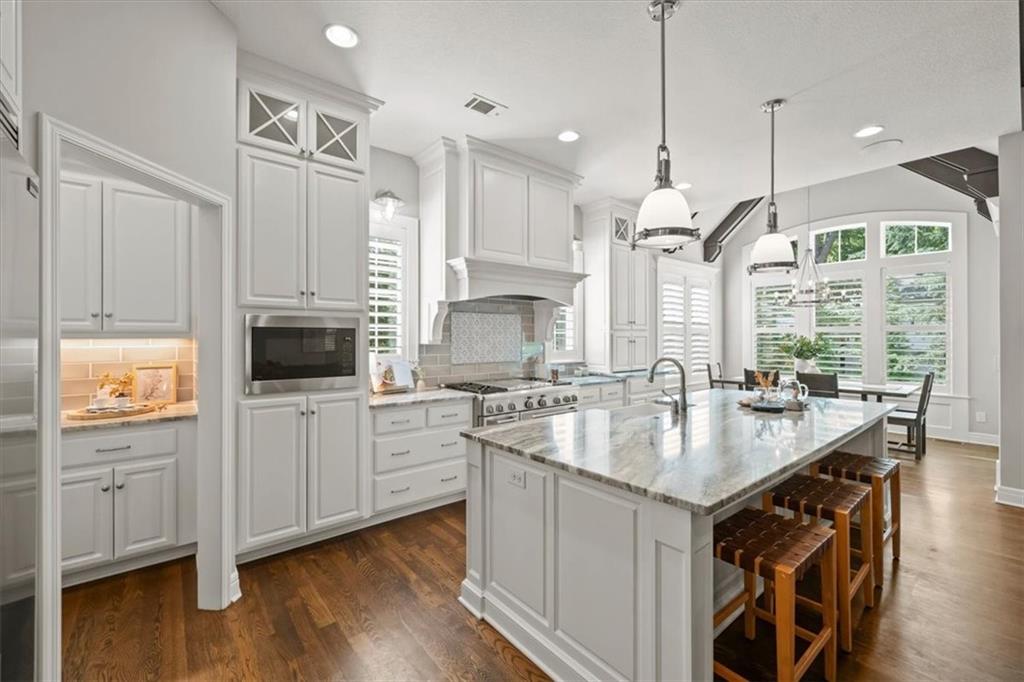 8904 Cherokee Lane