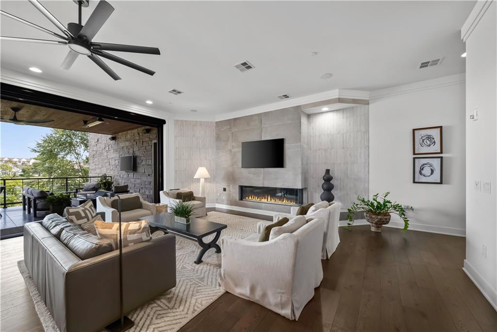 9445 Rosewood Drive Unit: 2A