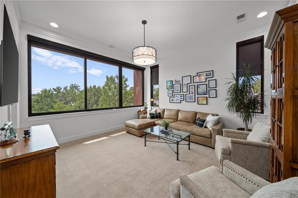 9445 Rosewood Drive Unit: 2A