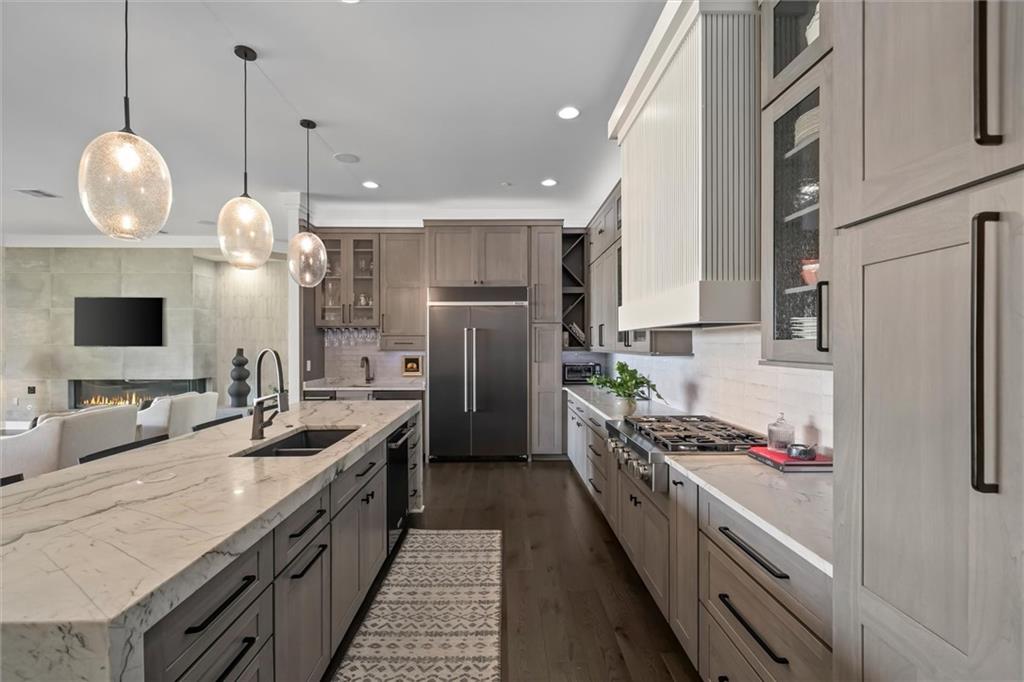 9445 Rosewood Drive Unit: 2A