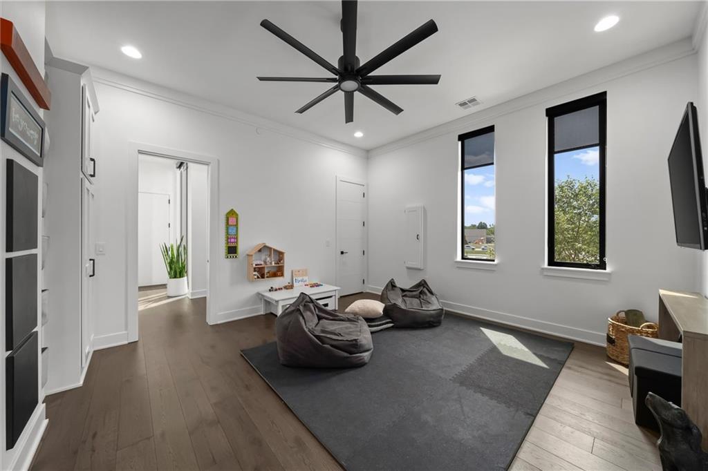 9445 Rosewood Drive Unit: 2A