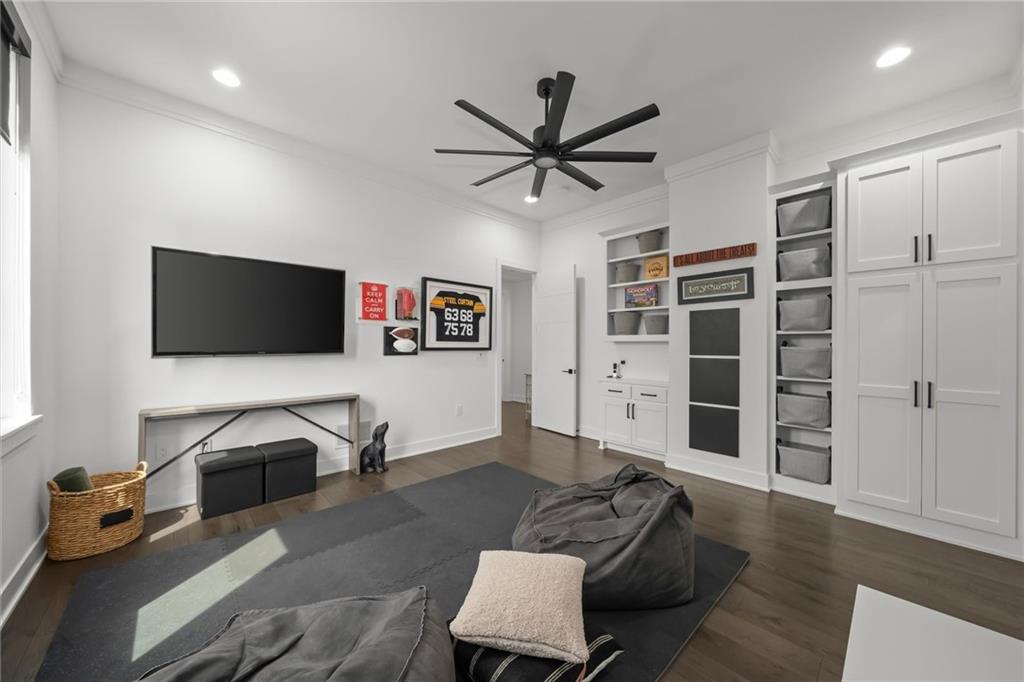 9445 Rosewood Drive Unit: 2A