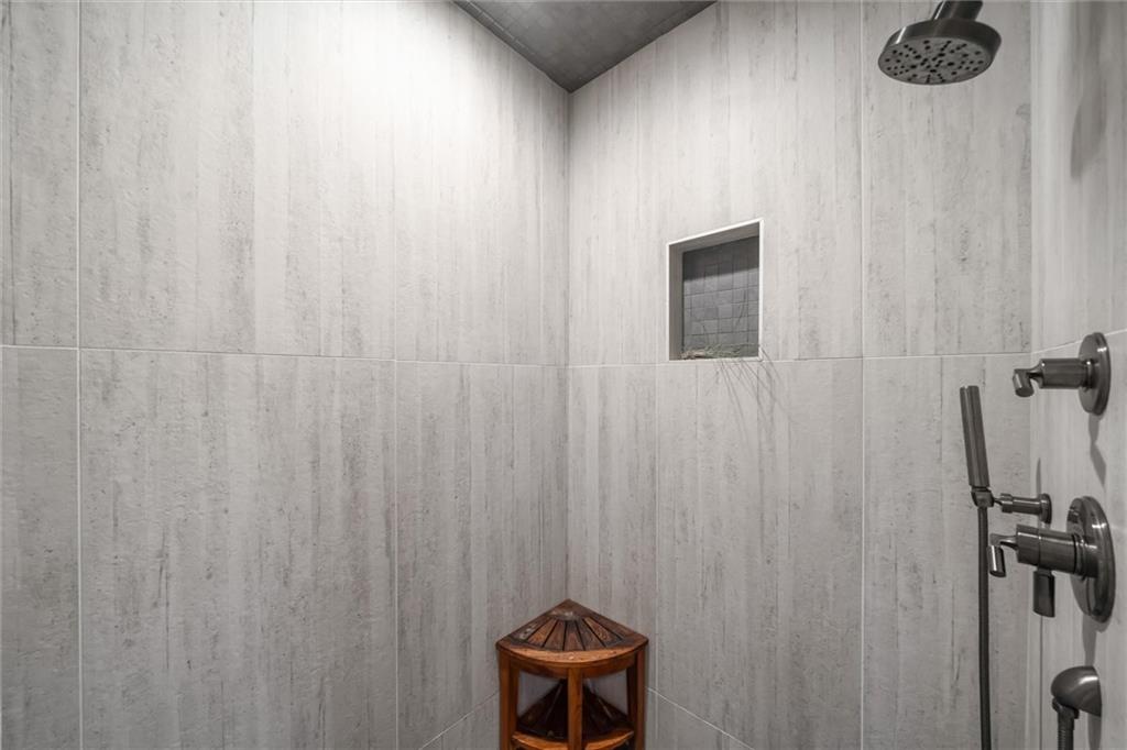 9445 Rosewood Drive Unit: 2A