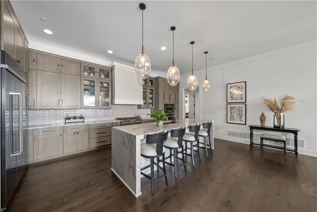 9445 Rosewood Drive Unit: 2A