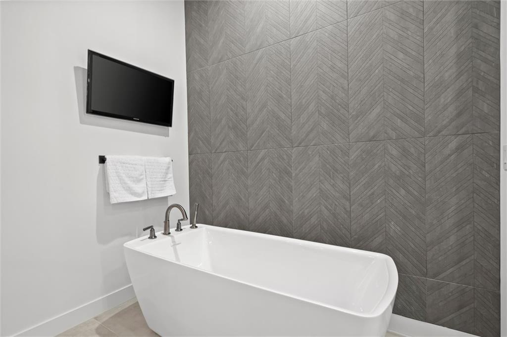 9445 Rosewood Drive Unit: 2A