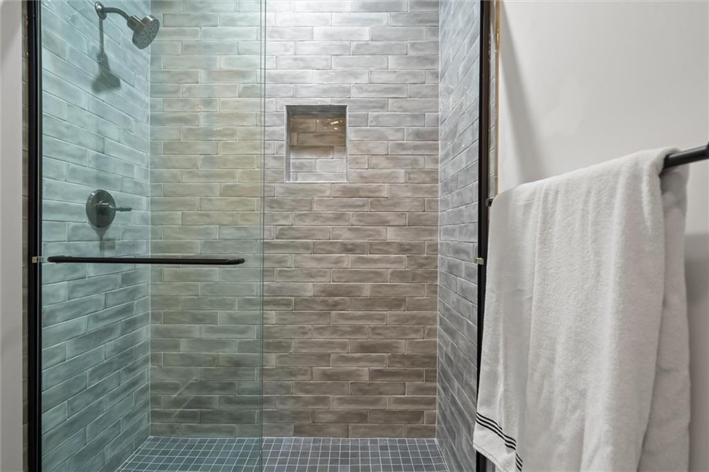 9445 Rosewood Drive Unit: 2A