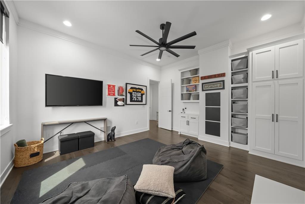 9445 Rosewood Drive Unit: 2A