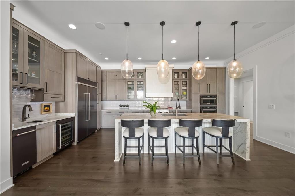 9445 Rosewood Drive Unit: 2A