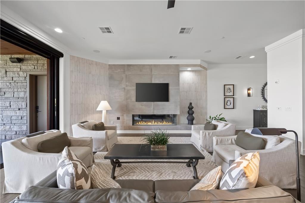 9445 Rosewood Drive Unit: 2A