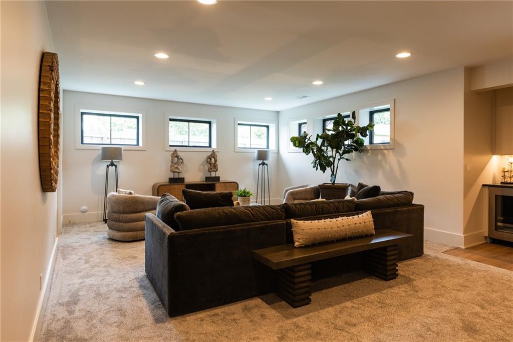4024 W 73rd Street