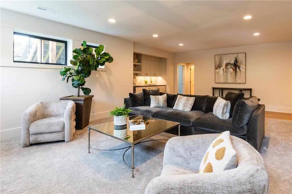 4024 W 73rd Street