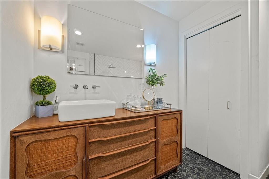 1607 Summit Street Unit: G1