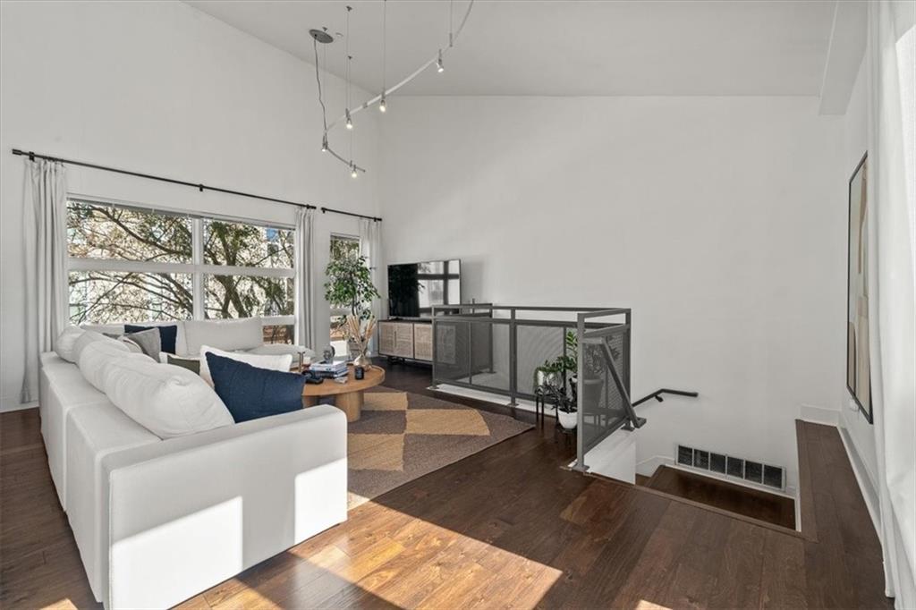 1607 Summit Street Unit: G1