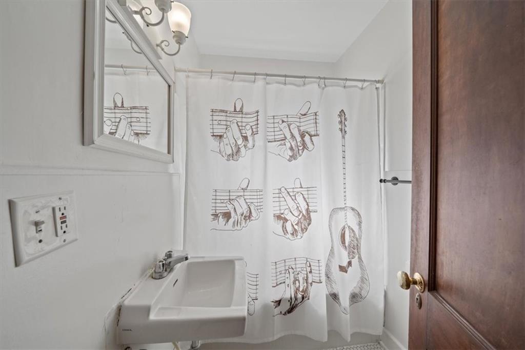 3821 Genessee Street