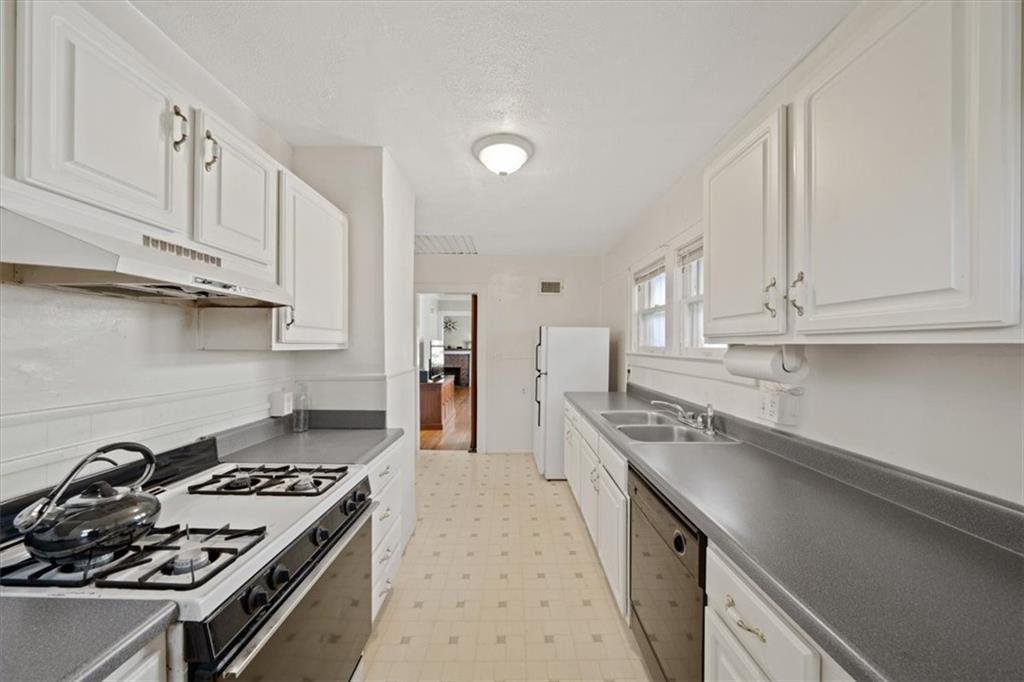 3821 Genessee Street