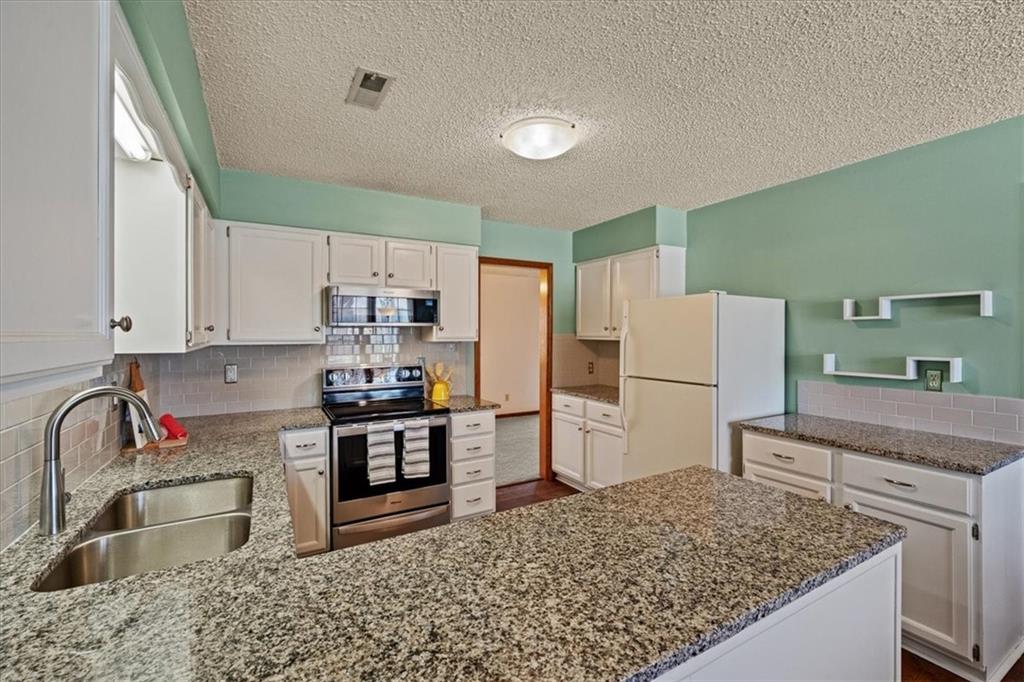 2729 Pebble Lane