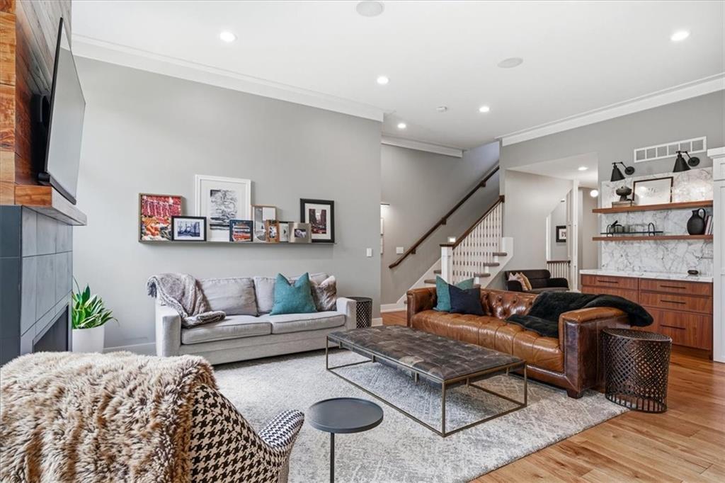 6927 Glenn Lane