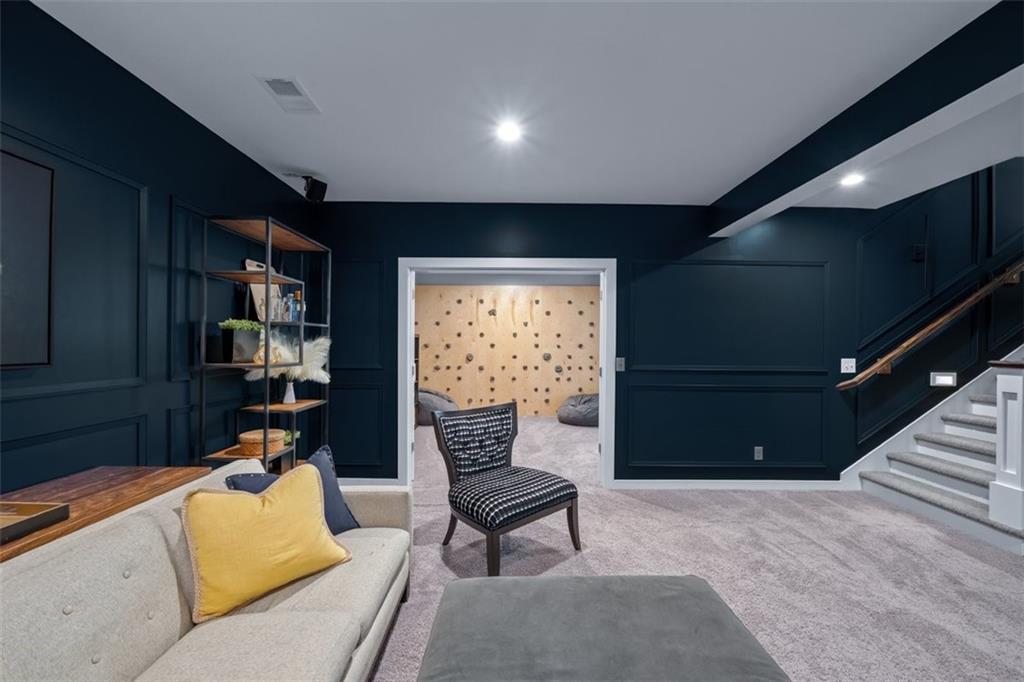 6927 Glenn Lane